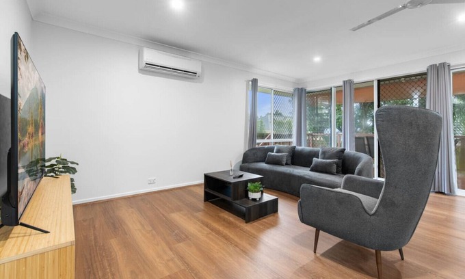 Sunnybank Hills House | Peaceful & Convenient | 4BR Family Modern Retreat