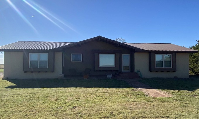 Post Other | Peaceful country farmhouse. Located 5 minutes from Historic downtown Post!