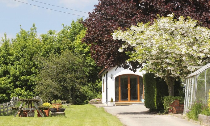 Stittenham Apartment | Peaceful country getaway near York & Castle Howard, Pet Friendly, Free Wifi