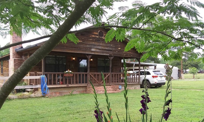 Gilmer Cabin | Peaceful Countryside Cottage Getaway