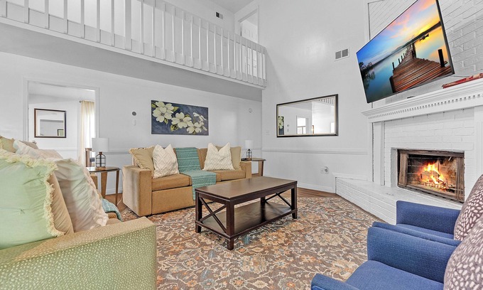 Walnut Grove House | Peaceful & Cozy 5-BR, 3BA Home, Serene Neighborhood near Shelby Farms Park.