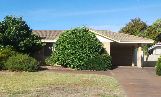 East Bunbury House | Peaceful East Bunbury duplex unit, 5 minute drive from the City Centre
