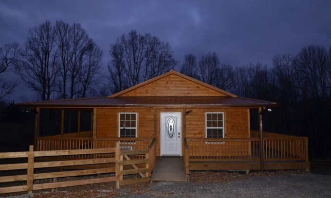 Gainesboro Cabin | Peaceful farm atmosphere