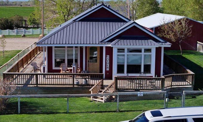 West River House | Peaceful Farm Retreat – Wide Open Spaces & Cozy Comfort