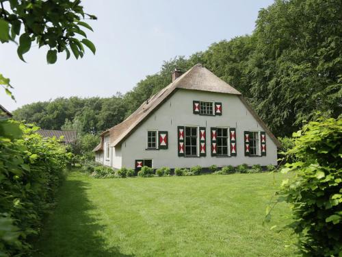 Municipality of Utrechtse Heuvelrug House | Peaceful Farmhouse in Doorn near Forest