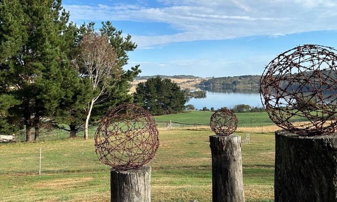 Oberon House | Peaceful farmhouse retreat with breathtaking lake views—charm meets tranquility✨