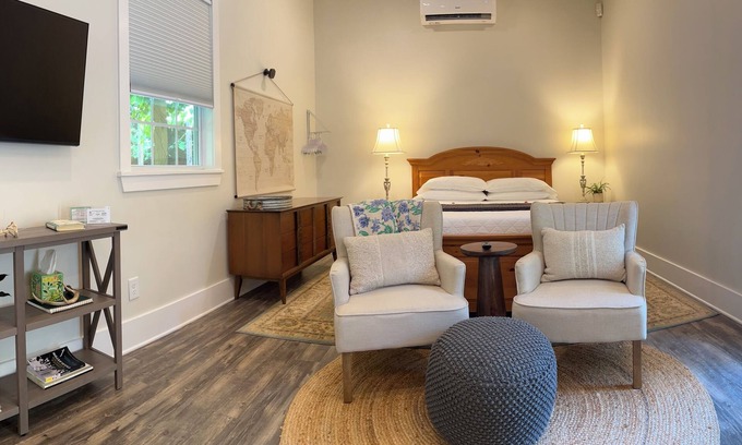 West Ashley Cottage | Peaceful Garden Cottage Retreat!
