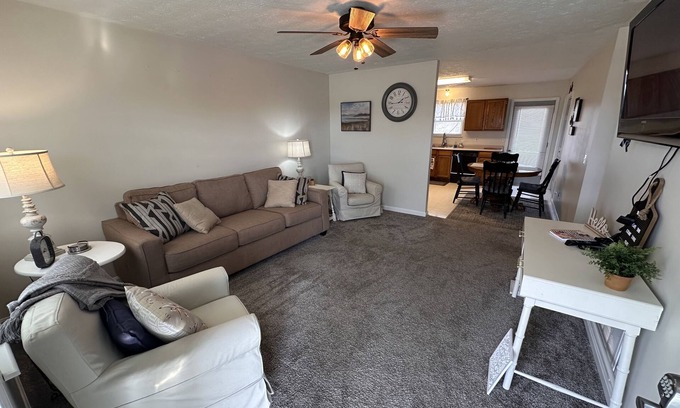 Dry Ridge Condo | Peaceful Haven 2BR/1BA Condo - Mins from The Ark Encounter & The Creation Museum