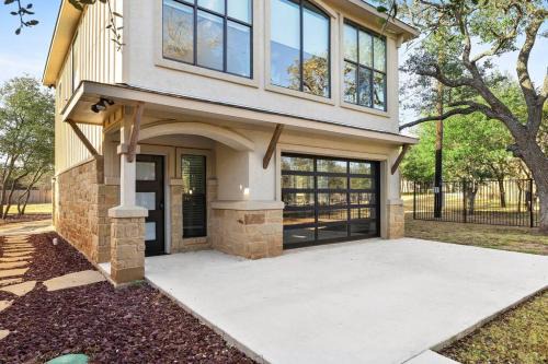 Kyle House | Peaceful Hill Country Oasis