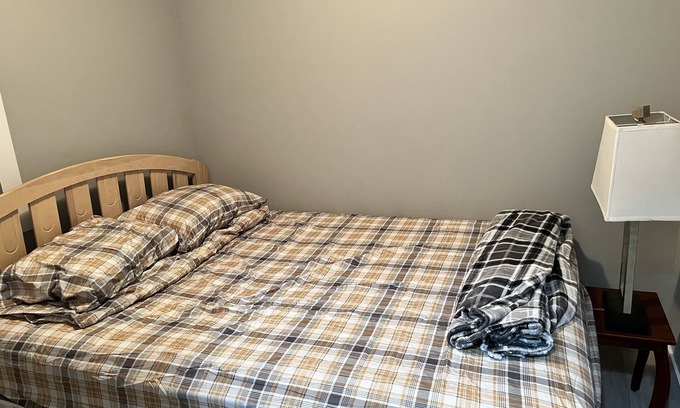 Winnipeg House | Peaceful Home. Close to Shopping Centre, Hospital and Airport