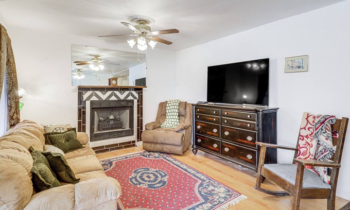 Kempwood House | Peaceful Home w/Yard: 13 Mi to Downtown Houston!