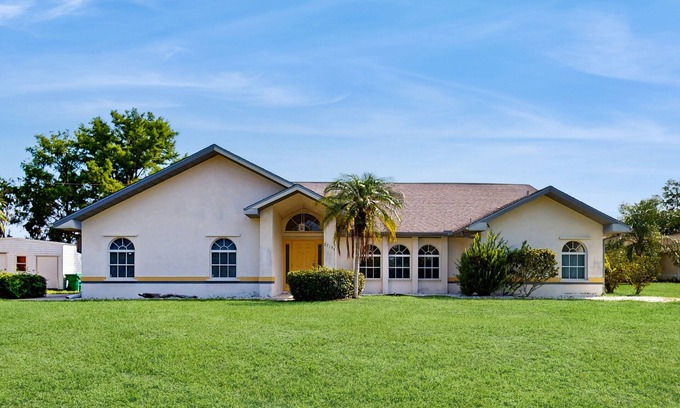 Harbour Heights House | Peaceful home with water views, canal access & ping-pong table