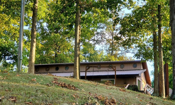 Scotland Cabin | Peaceful Lake House Cabin 1, Kayaks Provided Free, Direct Water Access!