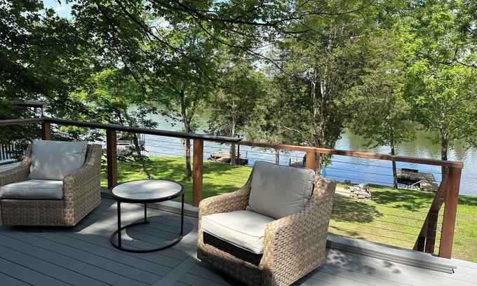Harriman House | Peaceful lake house in quiet cove near Watts Bar Lake. Sleeps 6!