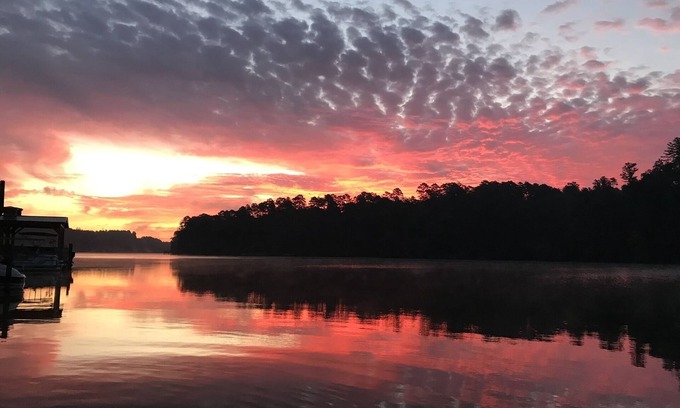 Northlakes Apartment | Peaceful Lakefront Serenity