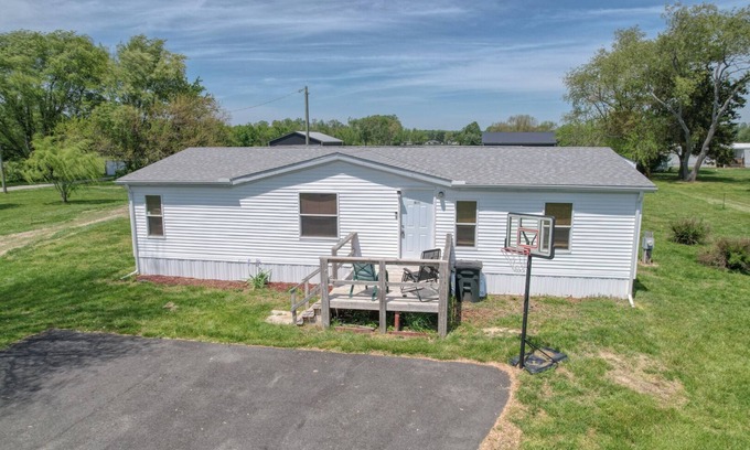 Dover House | Peaceful living just outside of town