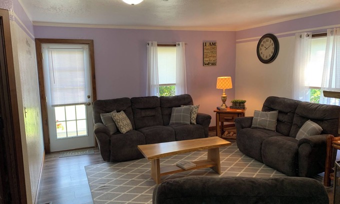 Flat Rock House | Peaceful Meadows. Rural, peaceful, sleeps 9