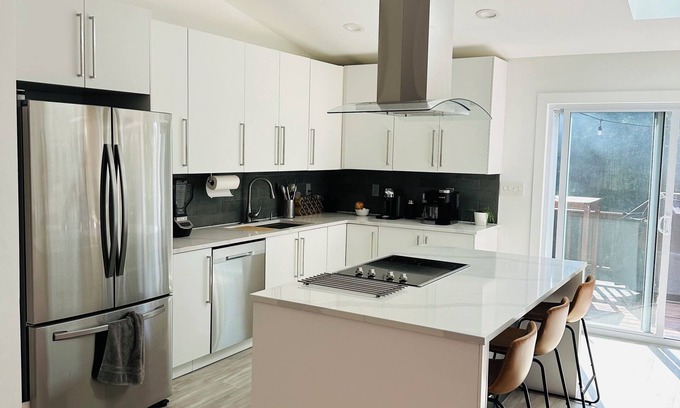 White Lake House | Peaceful Modern Getaway! 5 Min from Bethel Woods