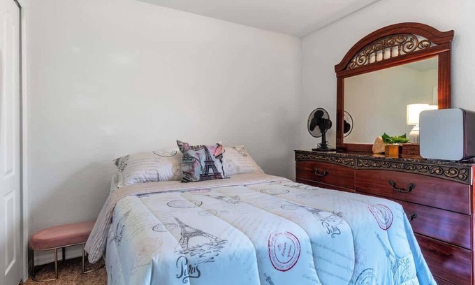 Lakeland House | Peaceful Modern Room Near I4