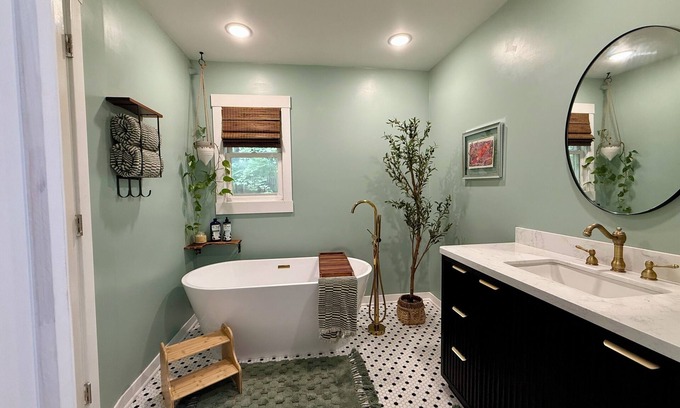 West Main HIll House | Peaceful Premium Luxury furnished, 30 day min