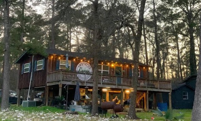 Conroe Cabin | Peaceful Private Lakeside Cabin Family Vacation