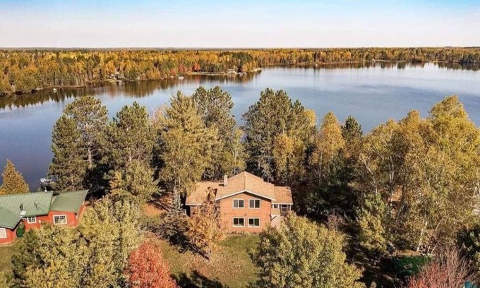 Brimson Cabin | Peaceful & Private Log Cabin Lake House