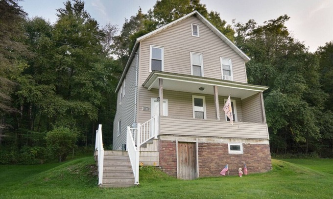 Spangler House | Peaceful retreat in the woods | 3br | King bed