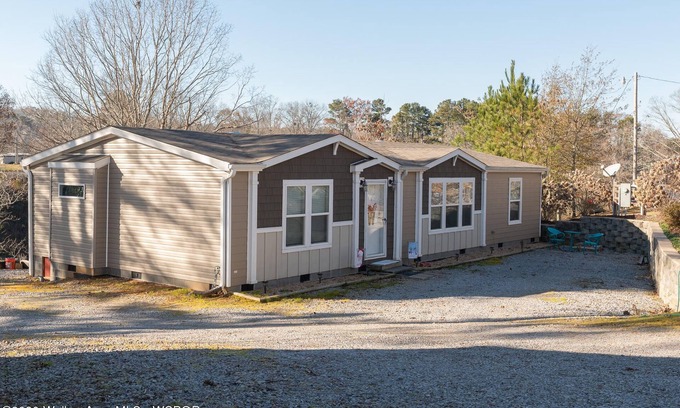 Bremen House | Peaceful retreat with fully functioning tram to the dock!