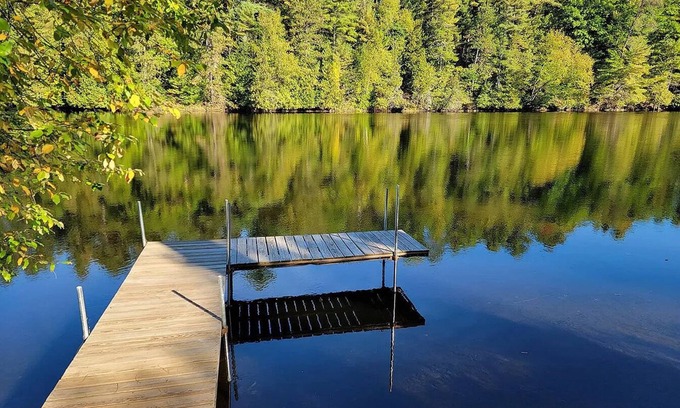 Shawano House | Peaceful riverside retreat nestled along the picturesque Wolf River