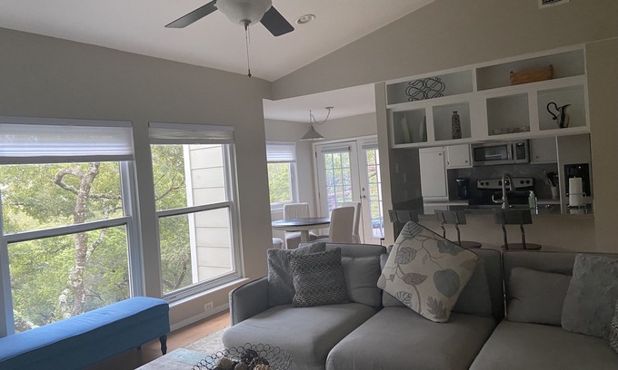 Austin House | Peaceful seclusion yet minutes from downtown Austin