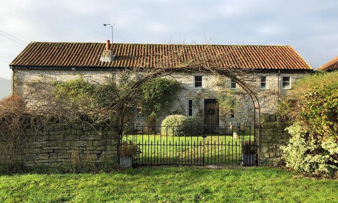 Somerton House | Peaceful stone barn conversion in Somerset