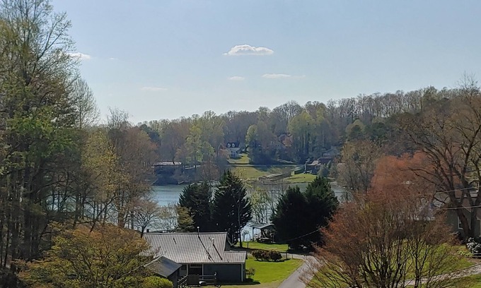 Elf House | Peaceful Townhouse - Near Lake Chatuge-short drive to Murphy/Casino