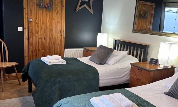 Malahide House | Peaceful twin en-suite room in a cozy Guest House, close to Malahide Castle and Dublin Airport