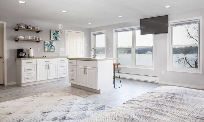 East Irondequoit Apartment | Peaceful updated Studio overlooking Irondequoit Bay