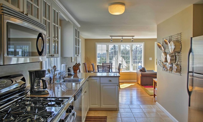 Freeport Apartment | Peaceful Waterfront Apt w/Deck, 22 Mi to Portland
