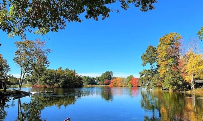 Jewett City Cottage | Peaceful WATERFRONT Cottage Near Mystic and Casinos
