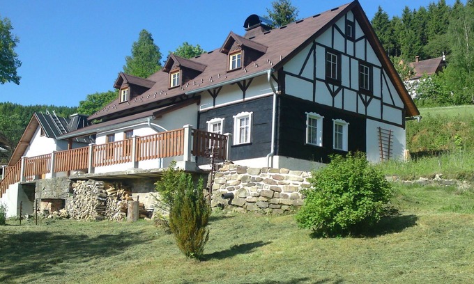 Kraslice House | Peacefully located house with views of the valley