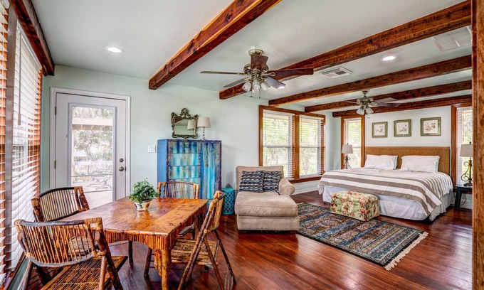 Brazoria House | Peaches Retreat on the San Bernard River