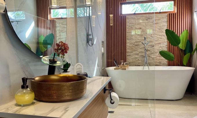 Golden Grove Condo | Pearl- Modern Luxurious 3 bedroom condo with tub