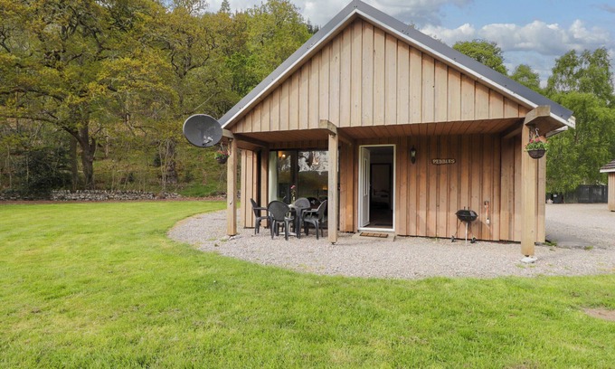 Contin Cottage | PEBBLES COTTAGE, pet friendly, with a garden in Strathpeffer