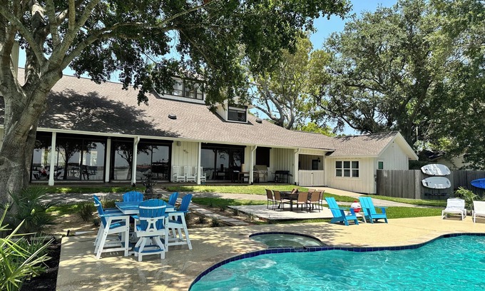 El Lago House | Pelican Bay Estate- A Luxury Waterfront Vacation Home
