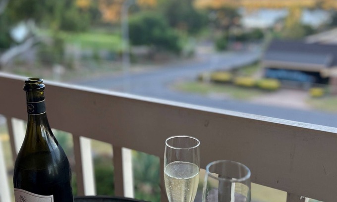 White Sands House | Pelican Retreat @ Riverglen - Ideal for tradies, corporate, families & holidays.