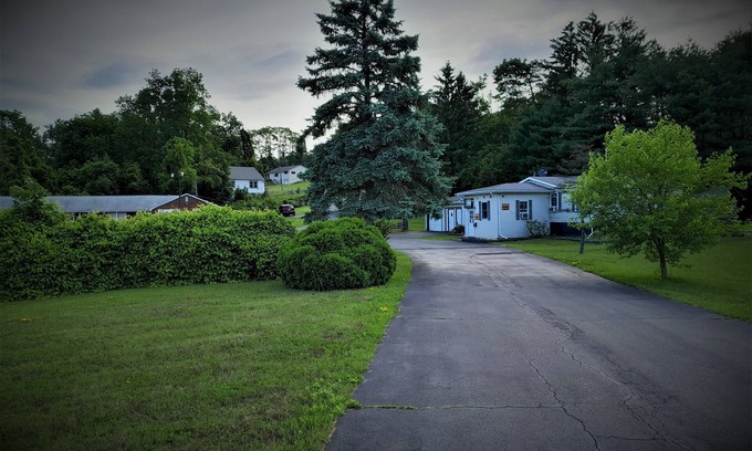 Catskill Hotel | Peloke's Motel