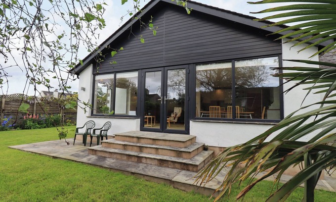 Cartmel House | PEMBROKE, family friendly, with open fire in Cartmel