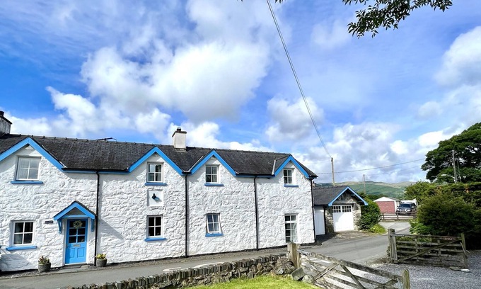 Llanuwchllyn House | Pen- y -Bont Cottage - a luxurious holiday home in Snowdonia National Park