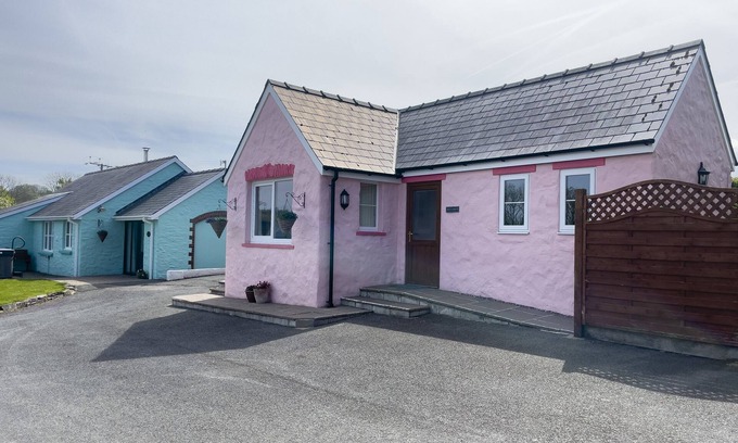Tremain Cottage | PEN- Y- BRYN @ CANLLEFAES, pet friendly, with pool in Cardigan