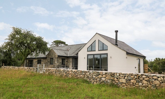 Rhyd-y-clafdy Cottage | PEN Y CEFN, pet friendly, luxury holiday cottage in Pen Y Cefn