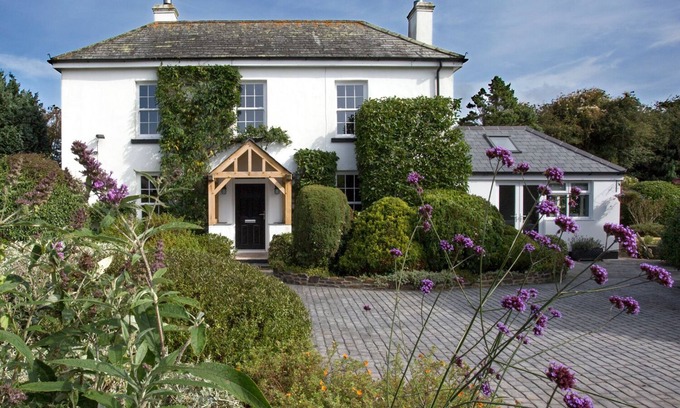 Launceston House | PENLAUREL, pet friendly, luxury holiday cottage in Launceston