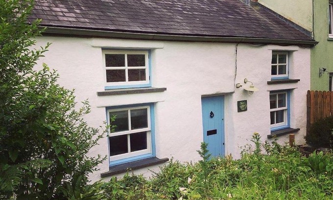Mynachlogddu House | Penrallt-Fach Traditional Welsh cottage Pembrokeshire