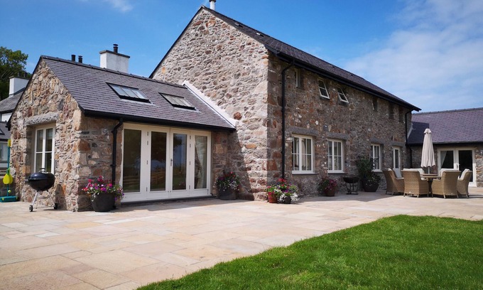 Dulas Cottage | PENRHYN BARN, pet friendly, luxury holiday cottage in Moelfre